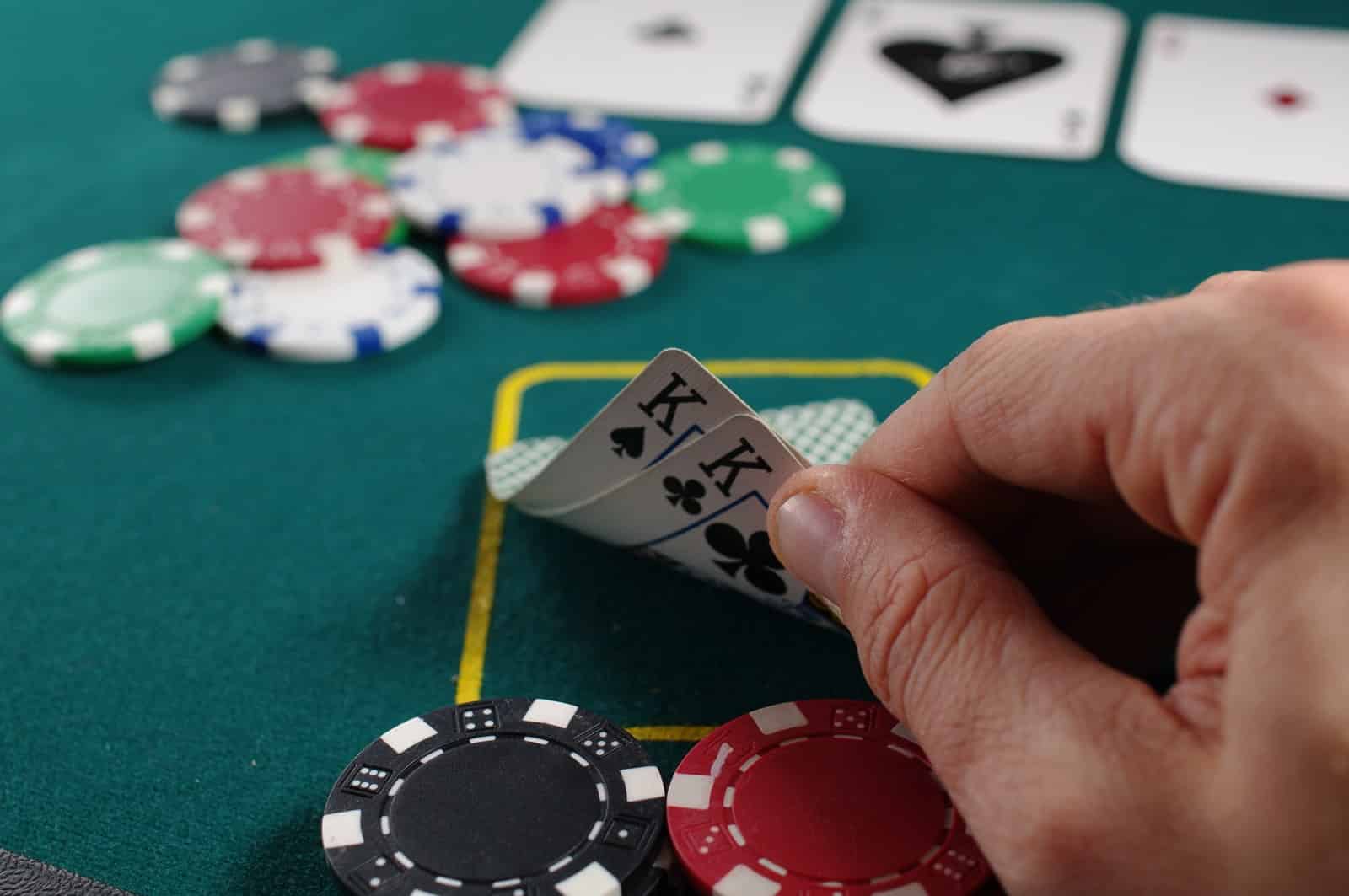 Poker en ligne : comment éviter les pièges et gagner gros !