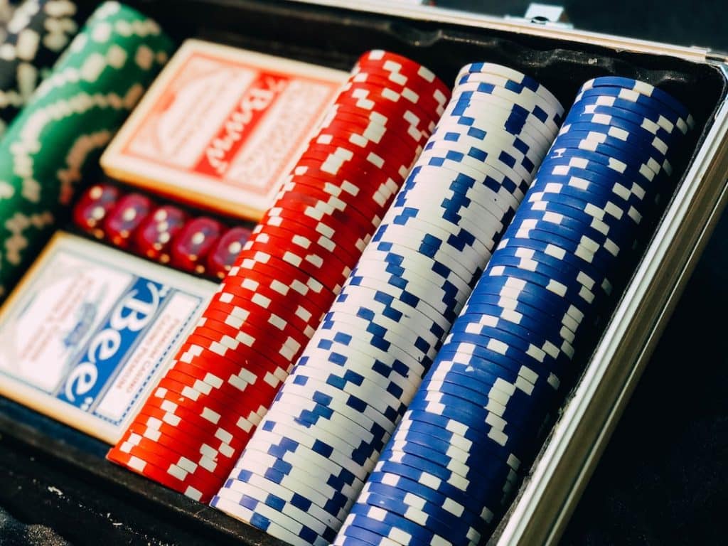 Poker distribuer jetons
